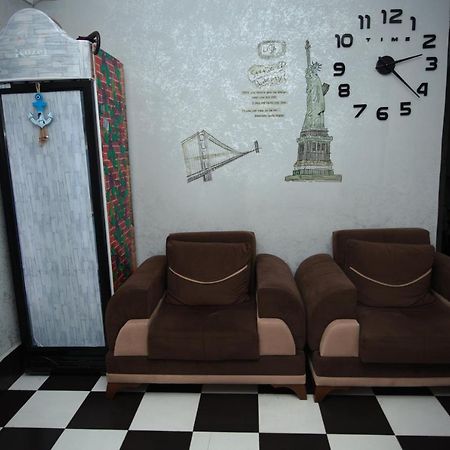 באטומי Hostel California מראה חיצוני תמונה