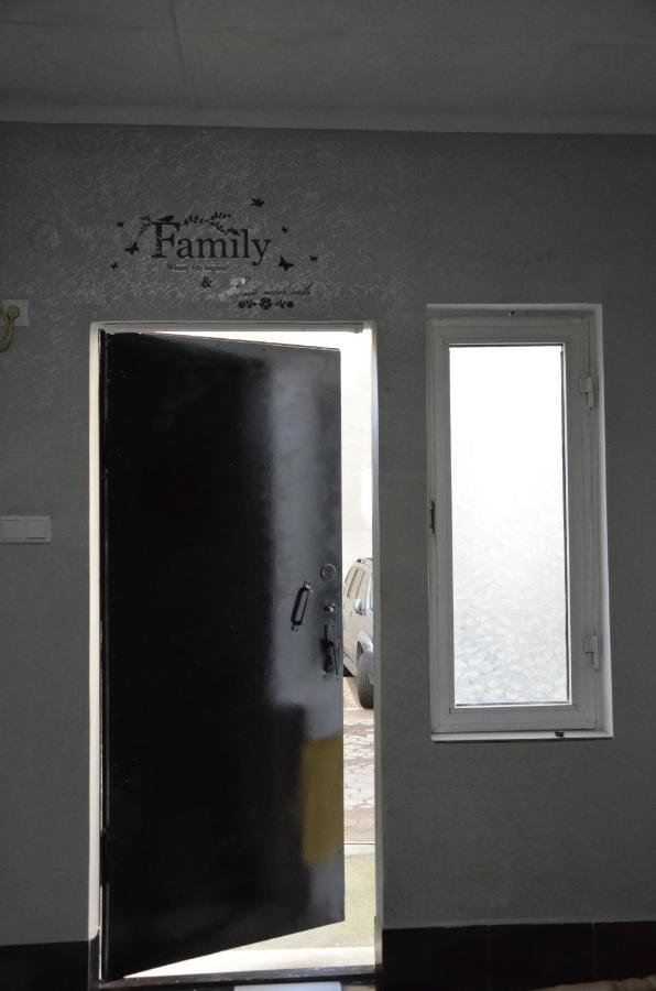 באטומי Hostel California מראה חיצוני תמונה