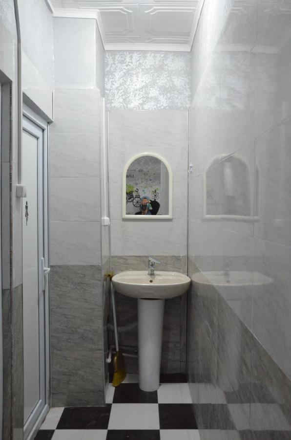 באטומי Hostel California מראה חיצוני תמונה