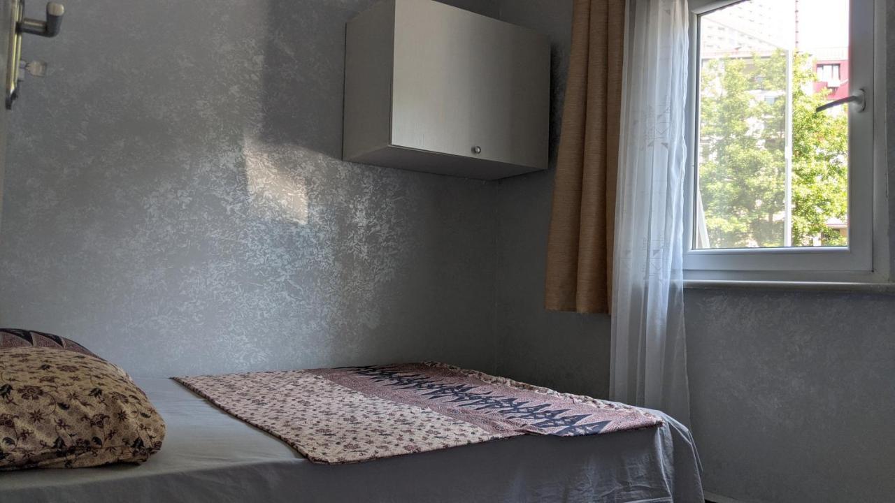 באטומי Hostel California מראה חיצוני תמונה