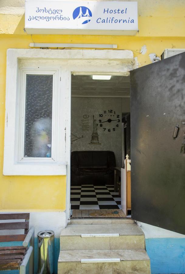 באטומי Hostel California מראה חיצוני תמונה