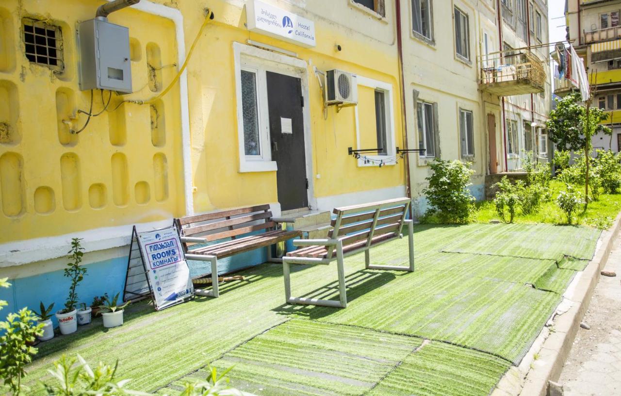 באטומי Hostel California מראה חיצוני תמונה