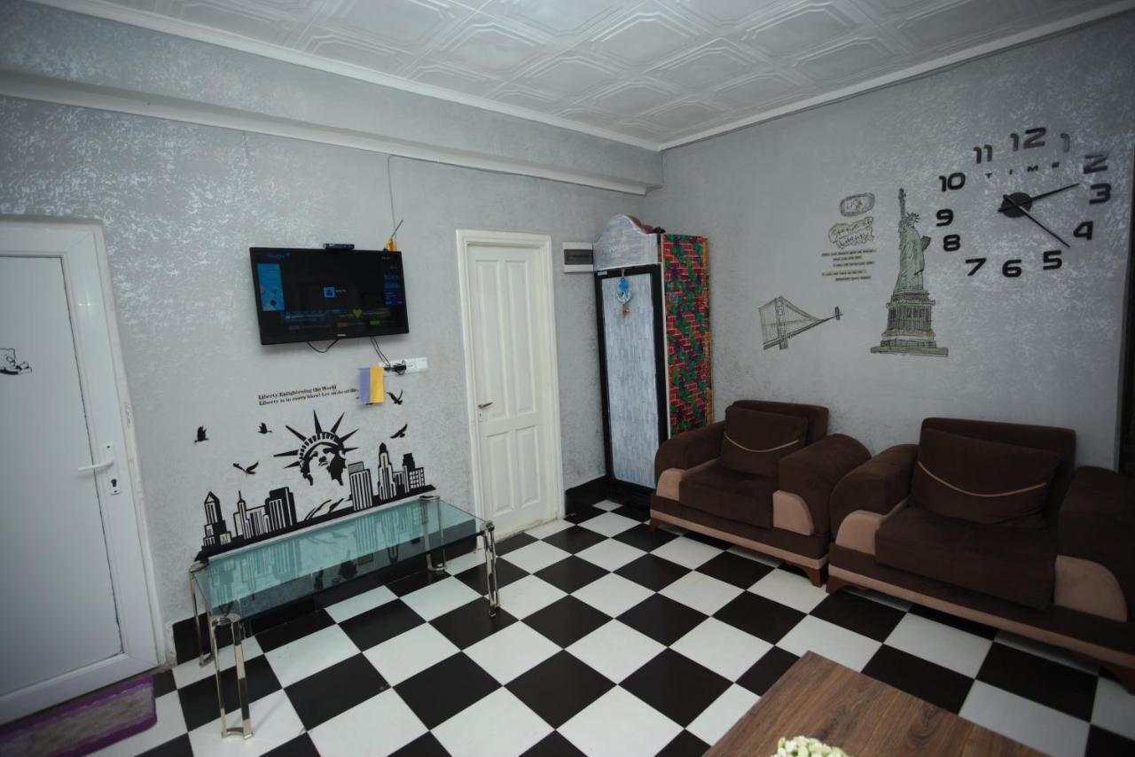 באטומי Hostel California מראה חיצוני תמונה
