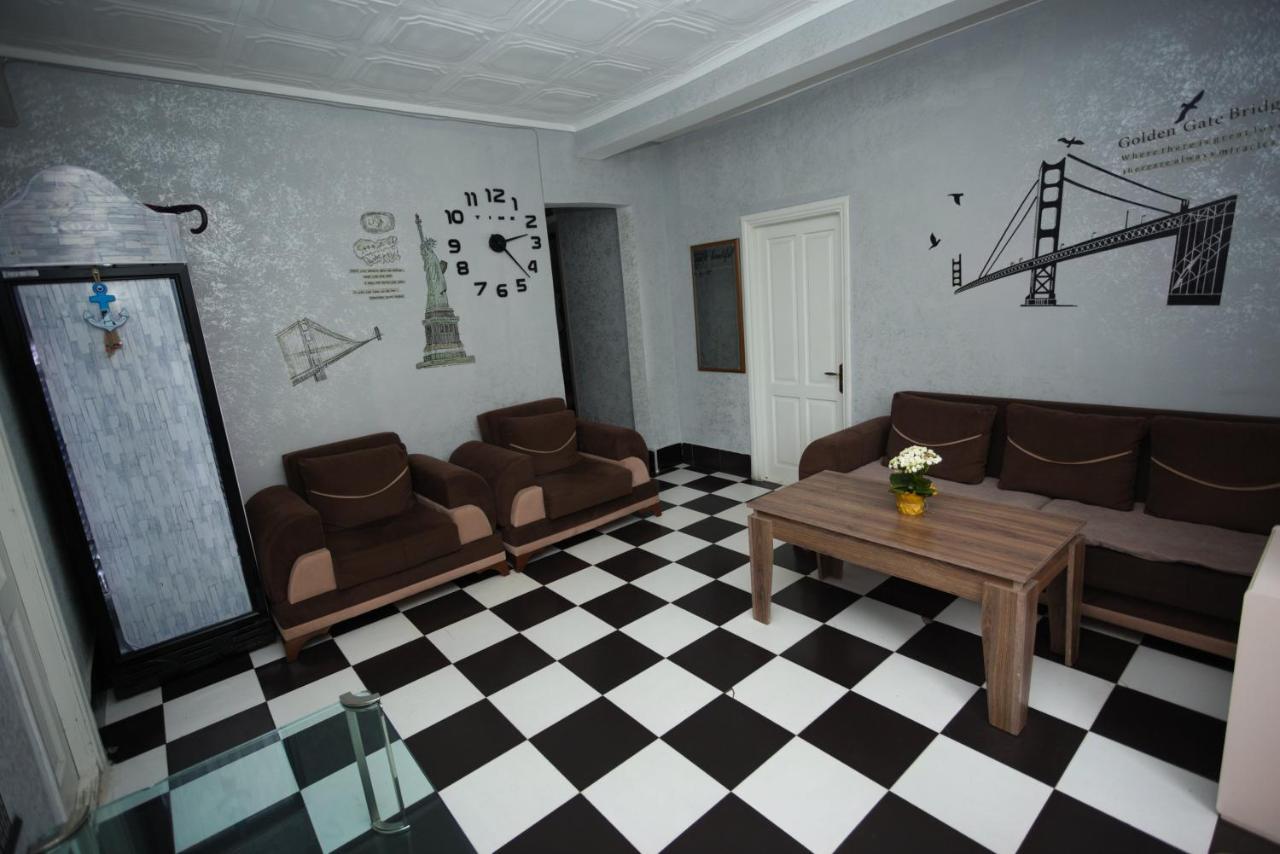 באטומי Hostel California מראה חיצוני תמונה
